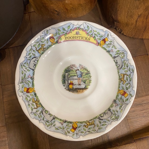 Royal Doulton x Disney tea cup and saucer - Picture 4 of 9